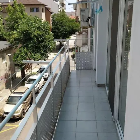 Касиопея Тристаен Апартамент С Френски Прозорци Apartman